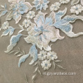 Hemelsblauw handgemaakte borduurwerk bloem design stof